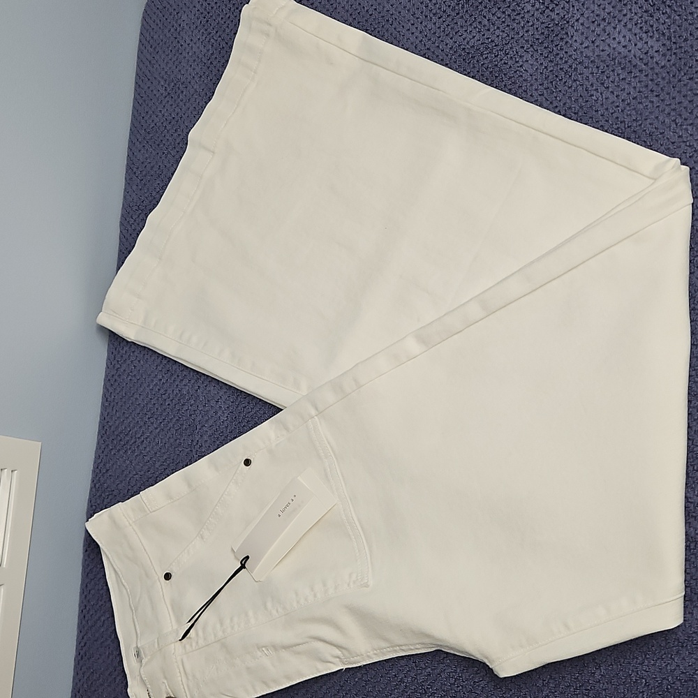 A Loves A High Rise Wide Leg Patch Pocket Jean: Off White: Size- 30